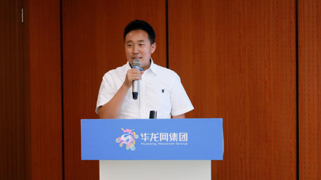 重庆市乡村振兴局政策法规处一级调研员、重庆市乡村振兴服务协会会长孟奎宣布重庆乡村振兴产业助力联盟成立。